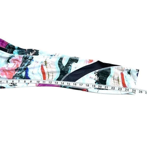 LULULEMON Inspire Tight II *Full-On Luxtreme (Mesh)
Pigment Wave Multi / Black - Picture 16 of 16